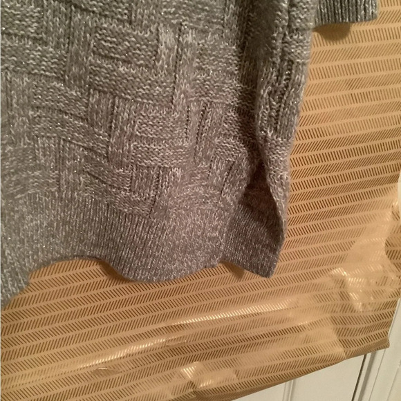 LANE BRYANT~GRAY SWEATER/ BLOUSE~SIZE~18-20 - Picture 6 of 6